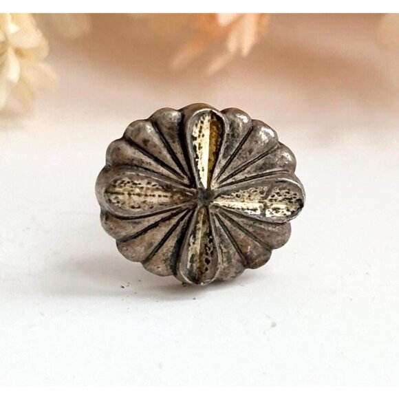 Sterling Silver Scalloped Teeny Tiny Vintage Floral Shaped Push Back Pin - Picture 1 of 10